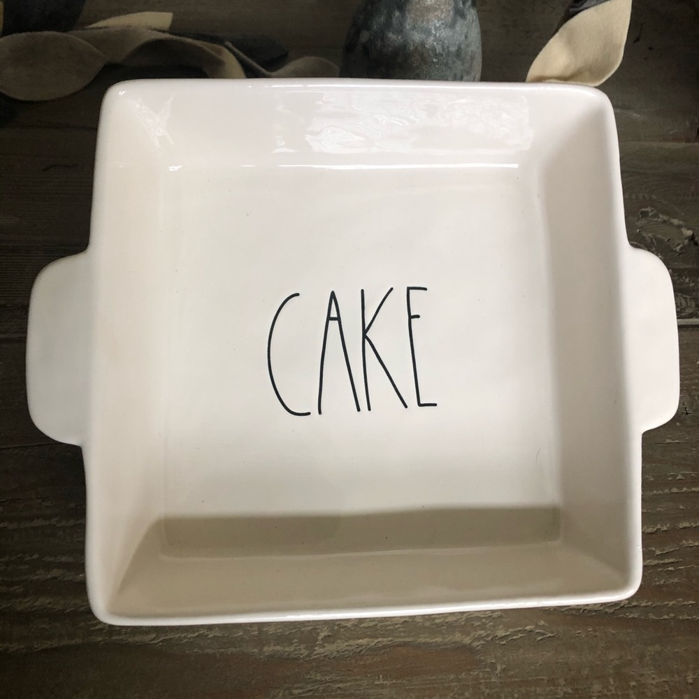 Rae Dunn Cake dish